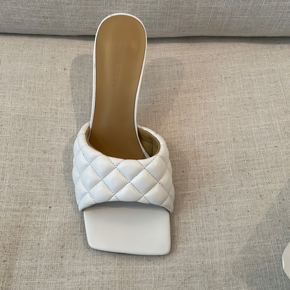 White kitten heel B0tte@ Venett@ inspired
